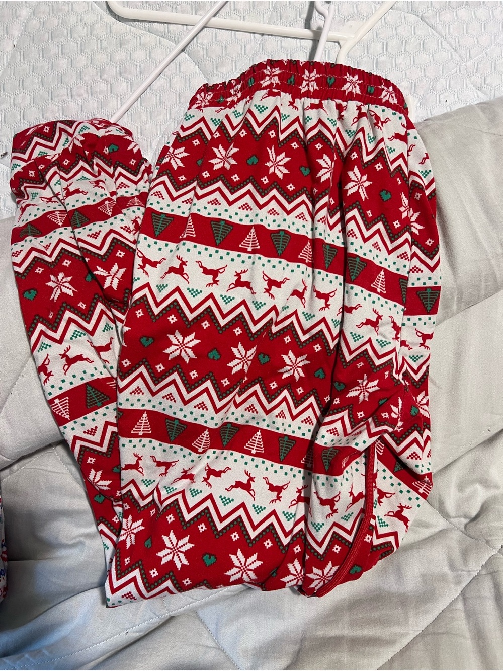 shosho Red White Green Holiday Print Lounge Pants